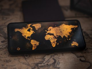 smartphone-on-map-4079878.jpg